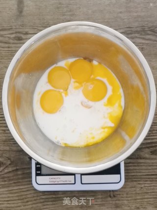 抹茶草莓戚风三文治的做法步骤：2
