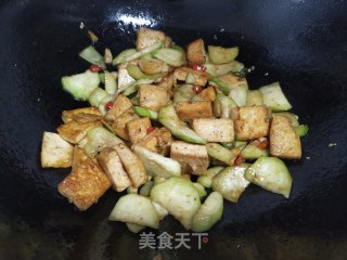 丝瓜炒豆腐的做法步骤：7