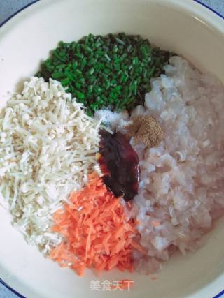 罗非鱼韭菜苔蘑菇水饺的做法步骤：3