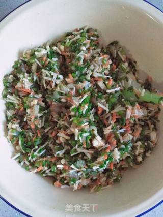 罗非鱼韭菜苔蘑菇水饺的做法步骤：4
