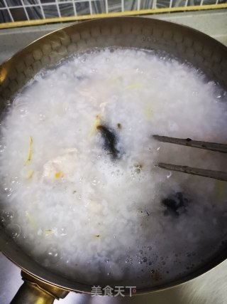 皮蛋瘦肉粥的做法步骤：4