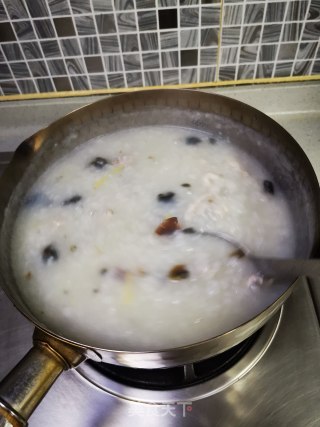 皮蛋瘦肉粥的做法步骤：5