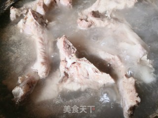 排骨油豆的做法步骤：1