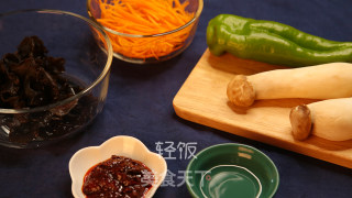 鱼香杏鲍菇丨杏鲍菇做成鱼香味，每次上桌都不够吃！的做法步骤：1