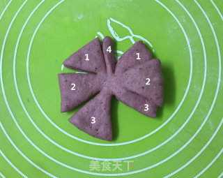 火龙果乳清蝴蝶结面包的做法步骤：12