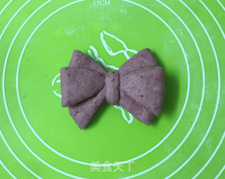 火龙果乳清蝴蝶结面包的做法步骤：15