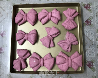 火龙果乳清蝴蝶结面包的做法步骤：16