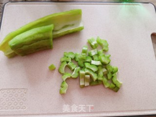 苦瓜汁的做法步骤：2