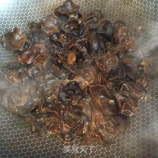 木耳炒白菜的做法步骤：3