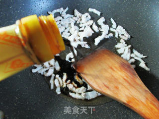 五花肉炒玉米粒的做法步骤：4