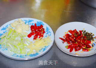 萝卜干炒腊肉的做法步骤：3