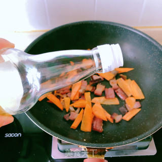 青椒炒酱五花肉的做法步骤：3
