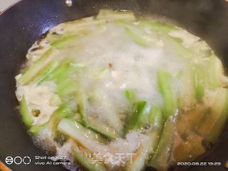 鸡肉丝瓜汤的做法步骤：7
