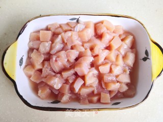 蔬菜鸡丁的做法步骤：2