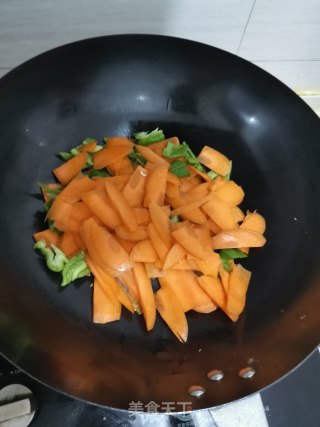 豆干胡萝卜肉丝的做法步骤：5