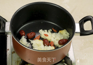 红枣银耳汤的做法步骤：3