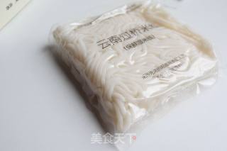 海鸭蛋黄酱拌米线的做法步骤：1
