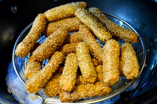 香酥芝麻条的做法步骤：8
