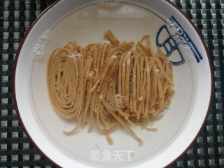 荷兰豆拌豆腐丝的做法步骤：2