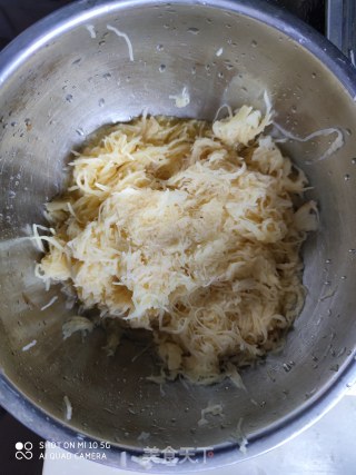 土豆饼的做法步骤：2