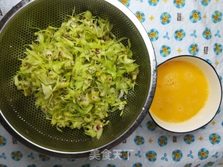 石斛花炒鸡蛋的做法步骤：2