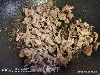 洋葱牛肉炒饭的做法步骤：2