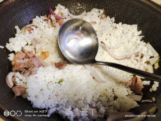 洋葱牛肉炒饭的做法步骤：5