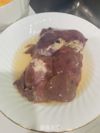 辣椒圈炒鸡杂的做法步骤：2