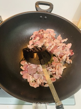 辣椒圈炒鸡杂的做法步骤：3