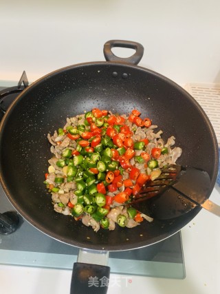辣椒圈炒鸡杂的做法步骤：9