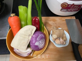 百变焖锅的做法步骤：1