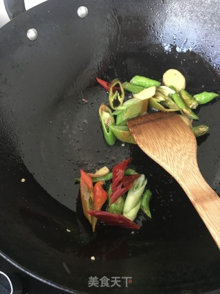 辣炒驴蹄筋的做法步骤：5