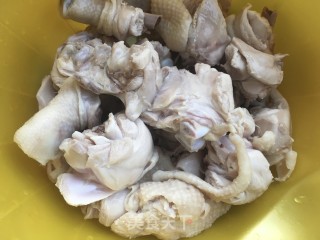 酸豆角烧鸡腿的做法步骤：5