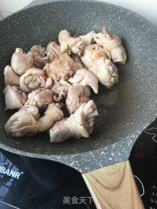 酸豆角烧鸡腿的做法步骤：9
