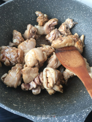 酸豆角烧鸡腿的做法步骤：11