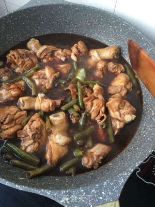 酸豆角烧鸡腿的做法步骤：17