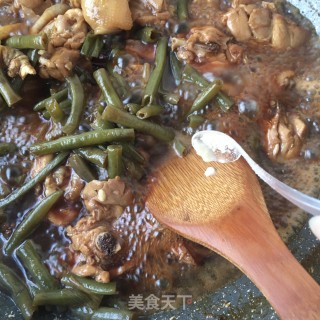 酸豆角烧鸡腿的做法步骤：19