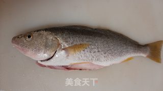 低卡开胃——茄汁黄花鱼的做法步骤：1