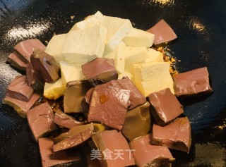 火麻仁鸭血烧豆腐的做法步骤：5