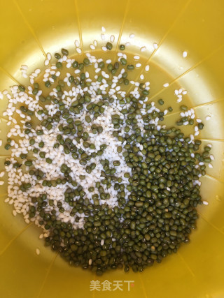 绿豆糯米粥的做法步骤：2