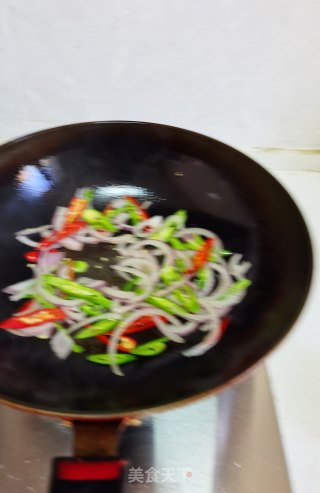 青椒洋葱炒鸡柳的做法步骤：6