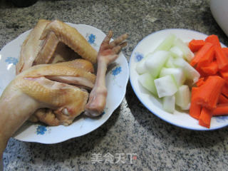 胡萝卜节瓜鸡汤的做法步骤：1