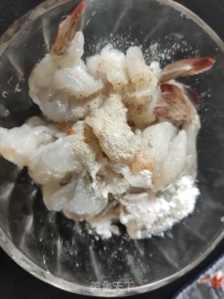 宫爆虾球的做法步骤：2