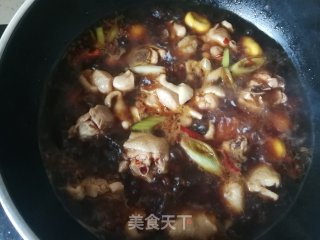 糯玉米板栗炖鸡腿的做法步骤：13