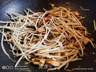 香菇肉末豆芽煮面的做法步骤：8