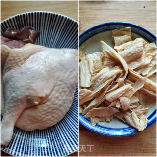鸭肉焖腐竹的做法步骤：1