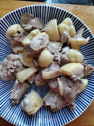 鸭肉焖腐竹的做法步骤：4