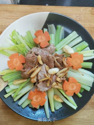 西芹拼牛肉的做法步骤：6