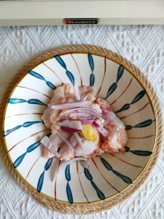 香酥脆黑胡椒薯片鸡翅根的做法步骤：1