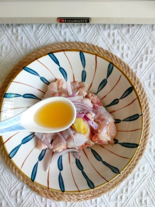 香酥脆黑胡椒薯片鸡翅根的做法步骤：2